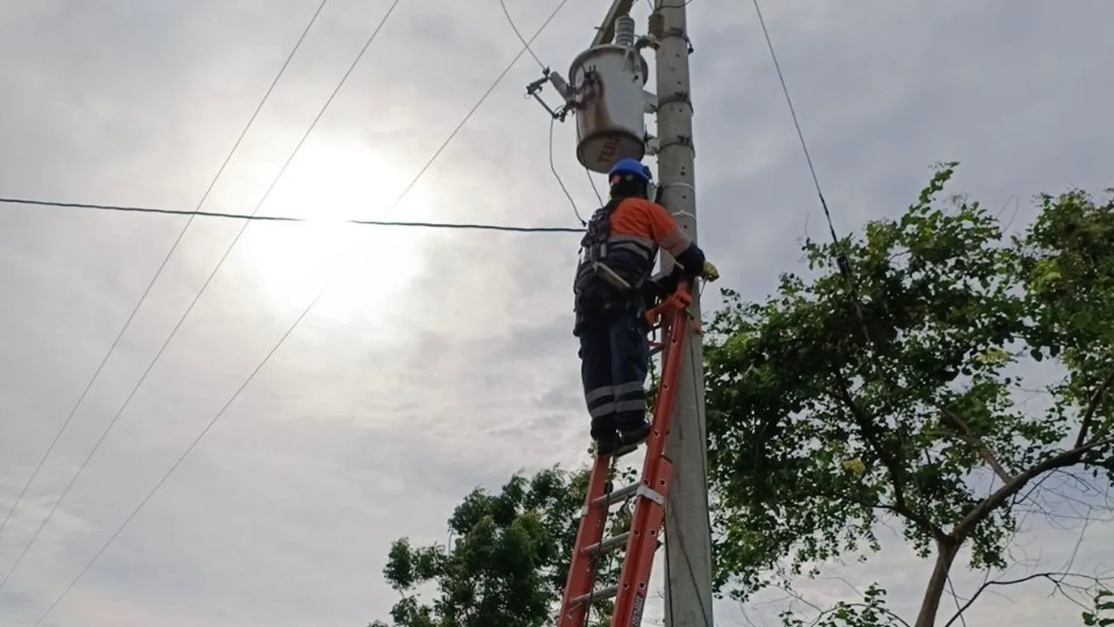 Fincas conectadas ilegalmente a luminarias dejaron a oscuras la vía Valledupar – La Paz
