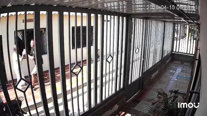 ¡Registrado en video! Robo a adulta mayor en el barrio Sicarare