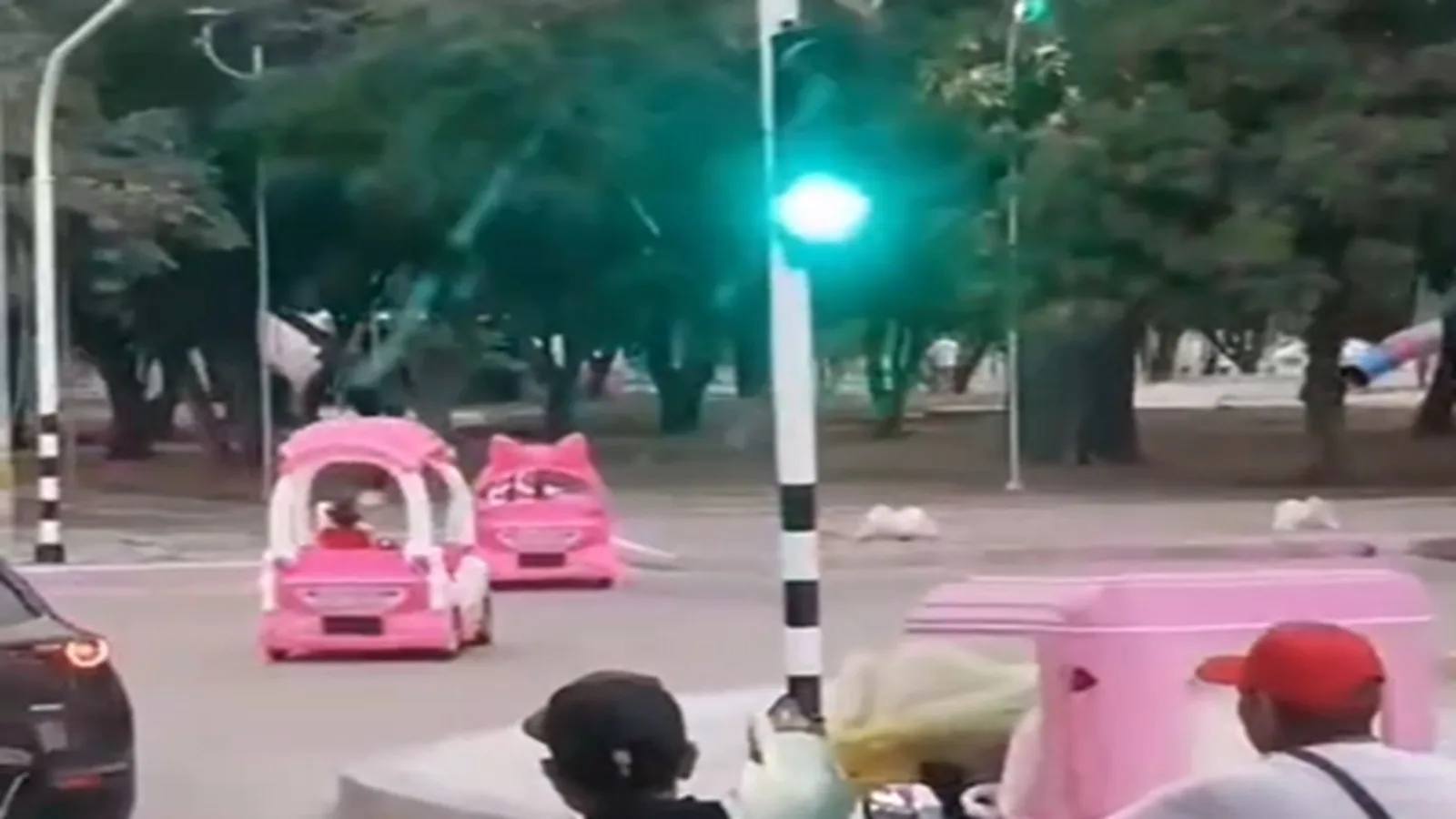 Imprudencia en Valledupar: comerciante puso a niños a cruzar avenida manejando carritos y luego pidió disculpas