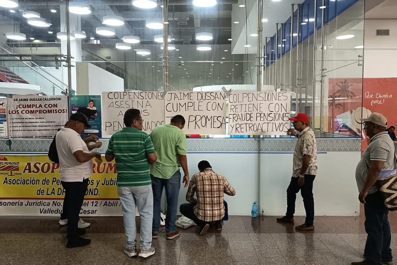Extrabajadores mineros protestan por suspensión de pensiones y logran acuerdos con Colpensiones