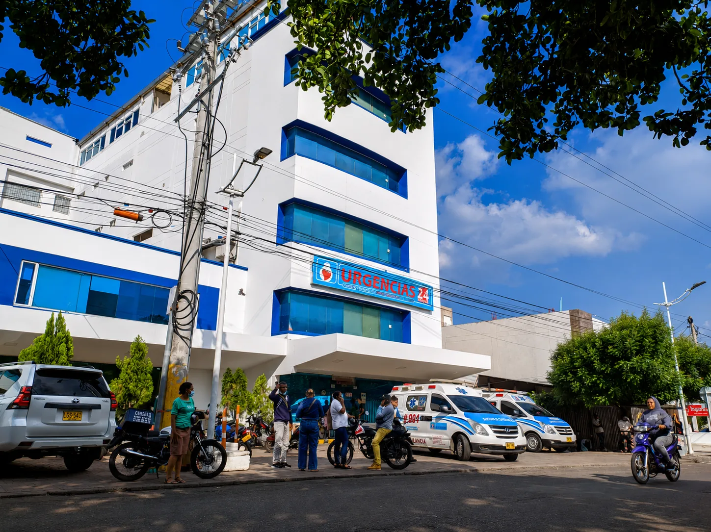 Trabajadores protestan por atraso de salarios en clínica de Valledupar