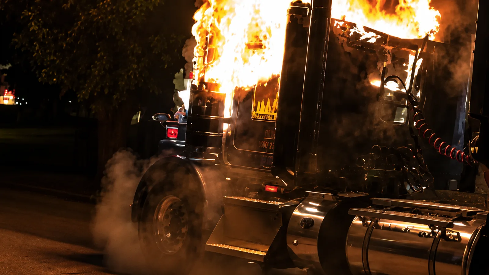 A pocos días de las elecciones presidenciales ELN incendia un bus y dos camiones incendiados en vía de Valdivia, en el norte de Antioquia