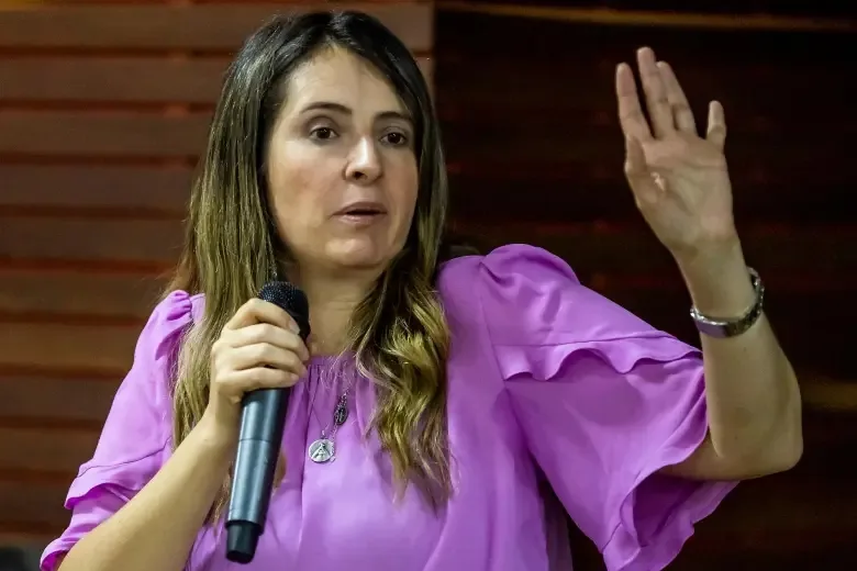 Paloma Valencia denuncia presuntas irregularidades en millonario contrato del Ministerio de Defensa con firma canadiense