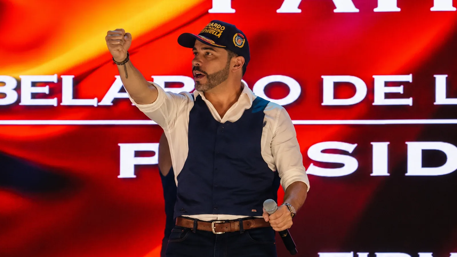 La Plaza explotó: Abelardo De La Espriella llenó la Alfonso López y lanzó duro mensaje contra "los mismos de siempre"