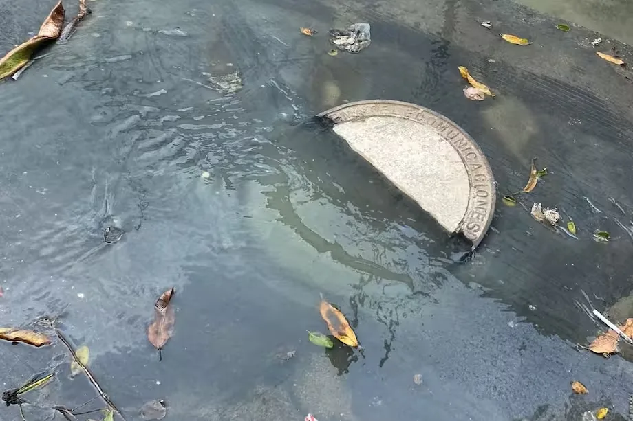 Aguas negras invaden viviendas en conjunto Fortaleza de Valledupar y vecinos denuncian abandono institucional