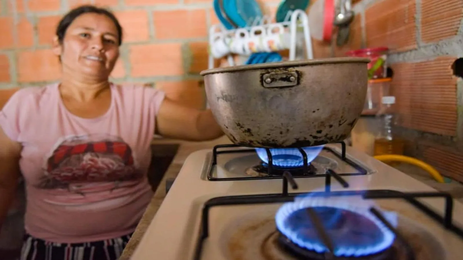 Superservicios alerta que colombianos en hogares estarían pagando más de lo debido por el servicio de gas natural