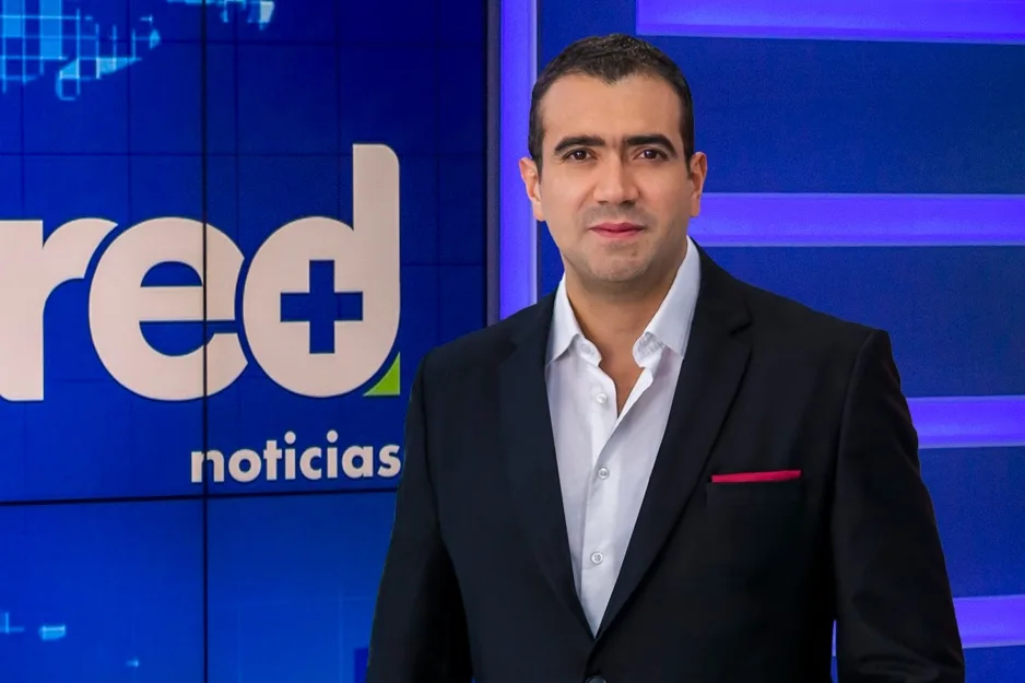 Red+ Noticias aparta temporalmente a Giovanni Celis tras denuncias por presunto acoso laboral y sexual