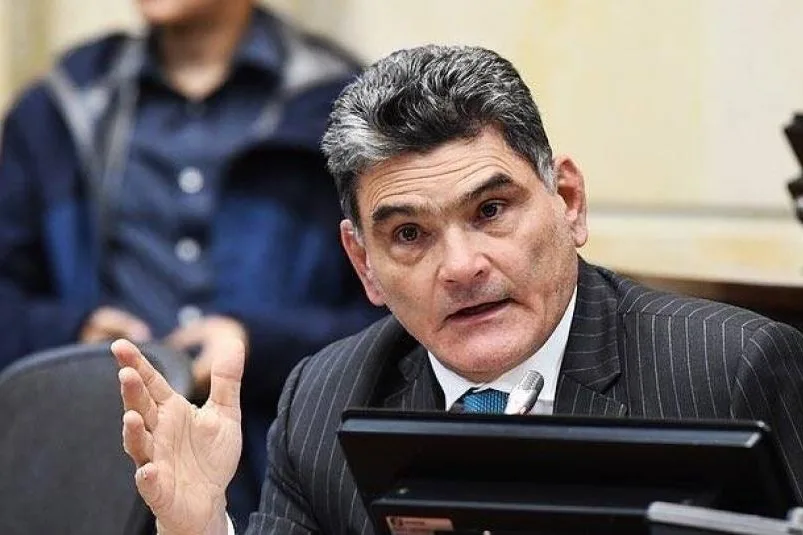 Procurador pone presión sobre investigaciones contra Petro por presunta participación en política