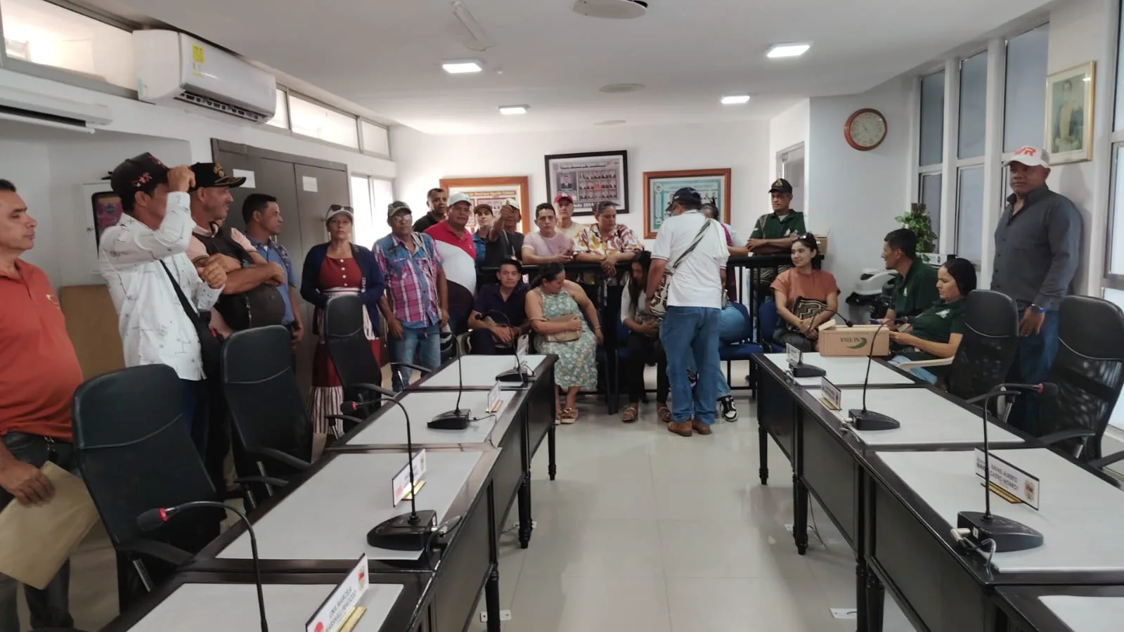 Líderes campesinos de la Serranía del Perijá se tomaron el Concejo de Codazzi por aplazamiento de proyectos