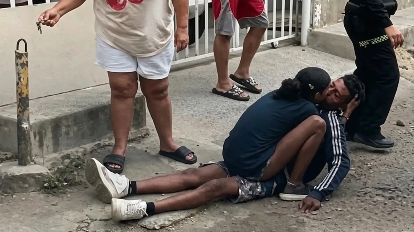 “Un último beso”: desgarradora despedida de una mujer a su pareja tras mortal ataque sicarial en Soledad