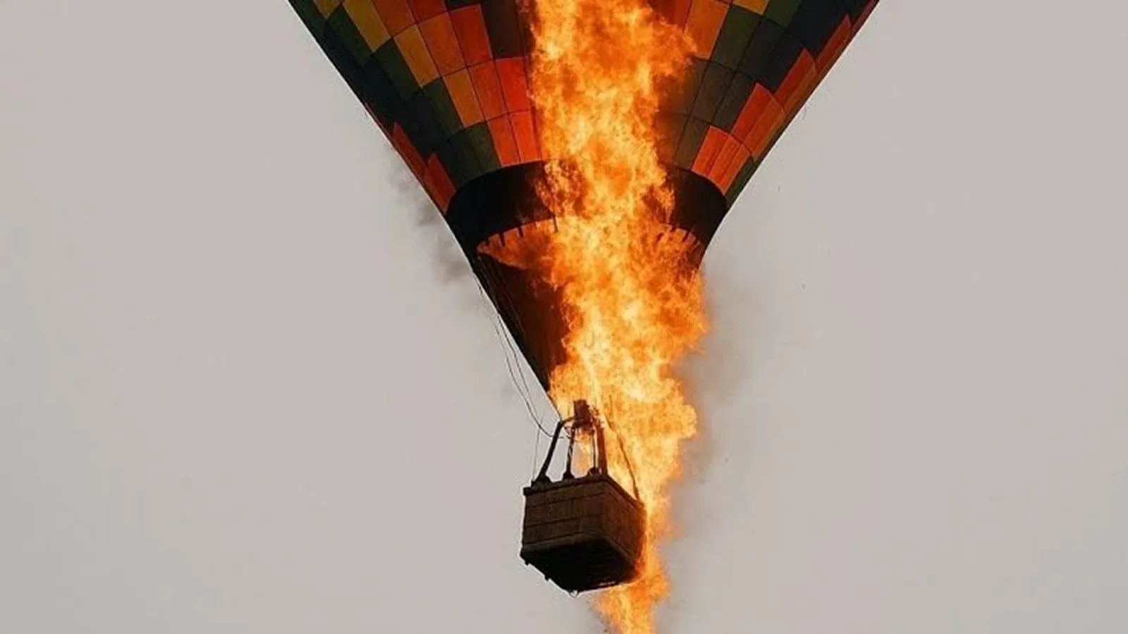 Tragedia en Brasil: globo aerostático se incendió en pleno vuelo y dejó ocho muertos
