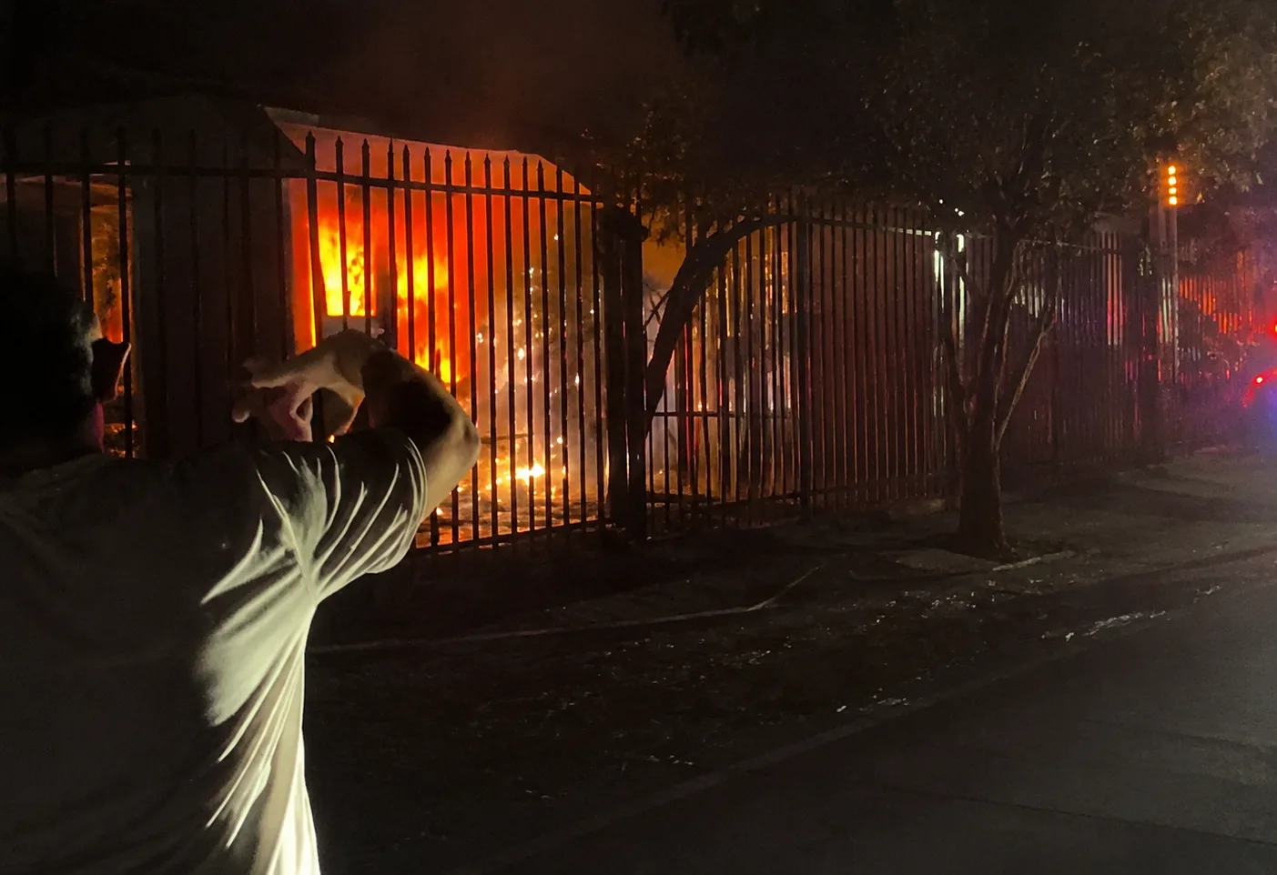 "Quedamos en la la calle": familia perdió todas sus pertenencias tras voraz incendio en el barrio San Fernando de Valledupar