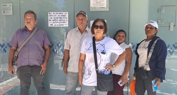 Continúa la protesta de padres de familia contra Nueva EPS en San Juan del Cesar por presuntas fallas en la atención de menores