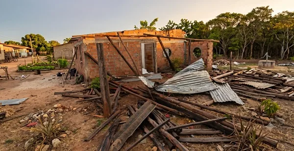 Fuerte vendaval deja viviendas destechadas y múltiples daños en el corregimiento La Loma