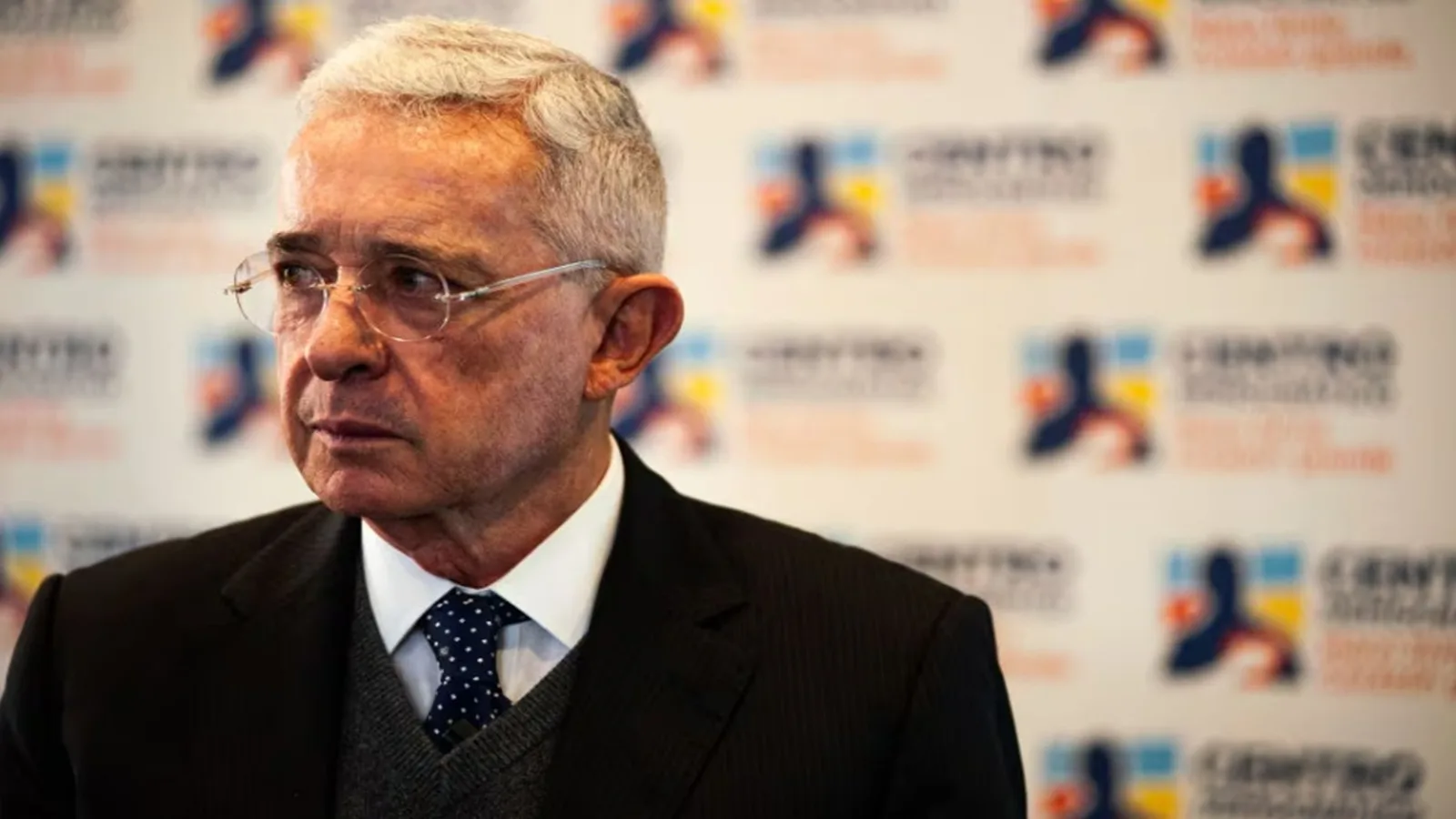 Álvaro Uribe denuncia como "persecución política" la negativa de la Fiscalía a aplazar indagatoria por masacres de El Aro y La Granja