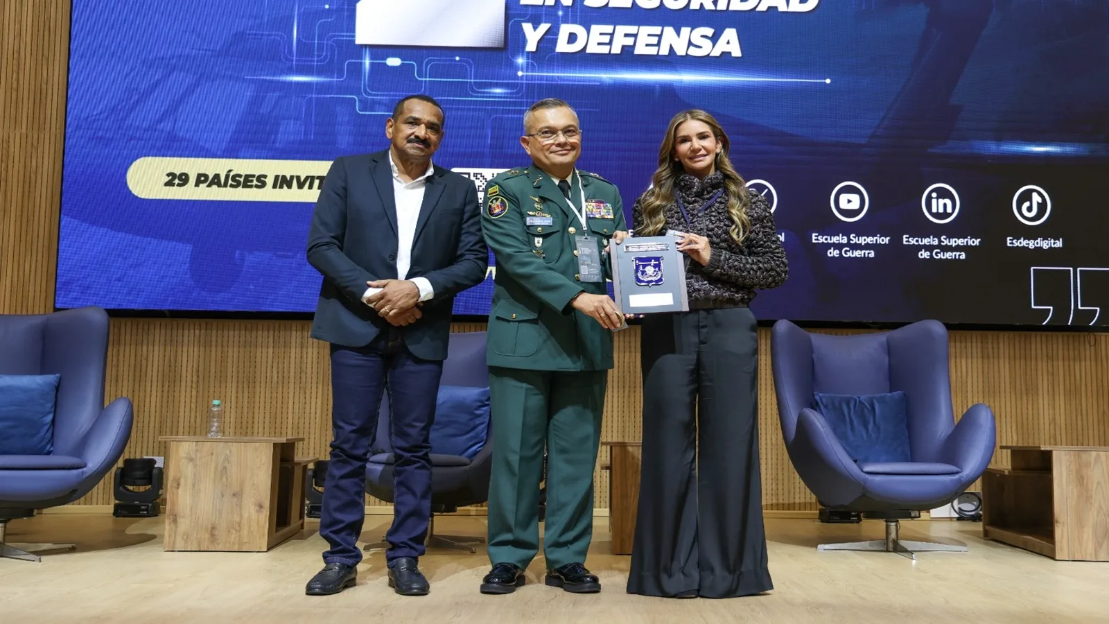 Gobernadora del Cesar fue reconocida en Congreso Internacional de Seguridad y Defensa por su gestión en el departamento