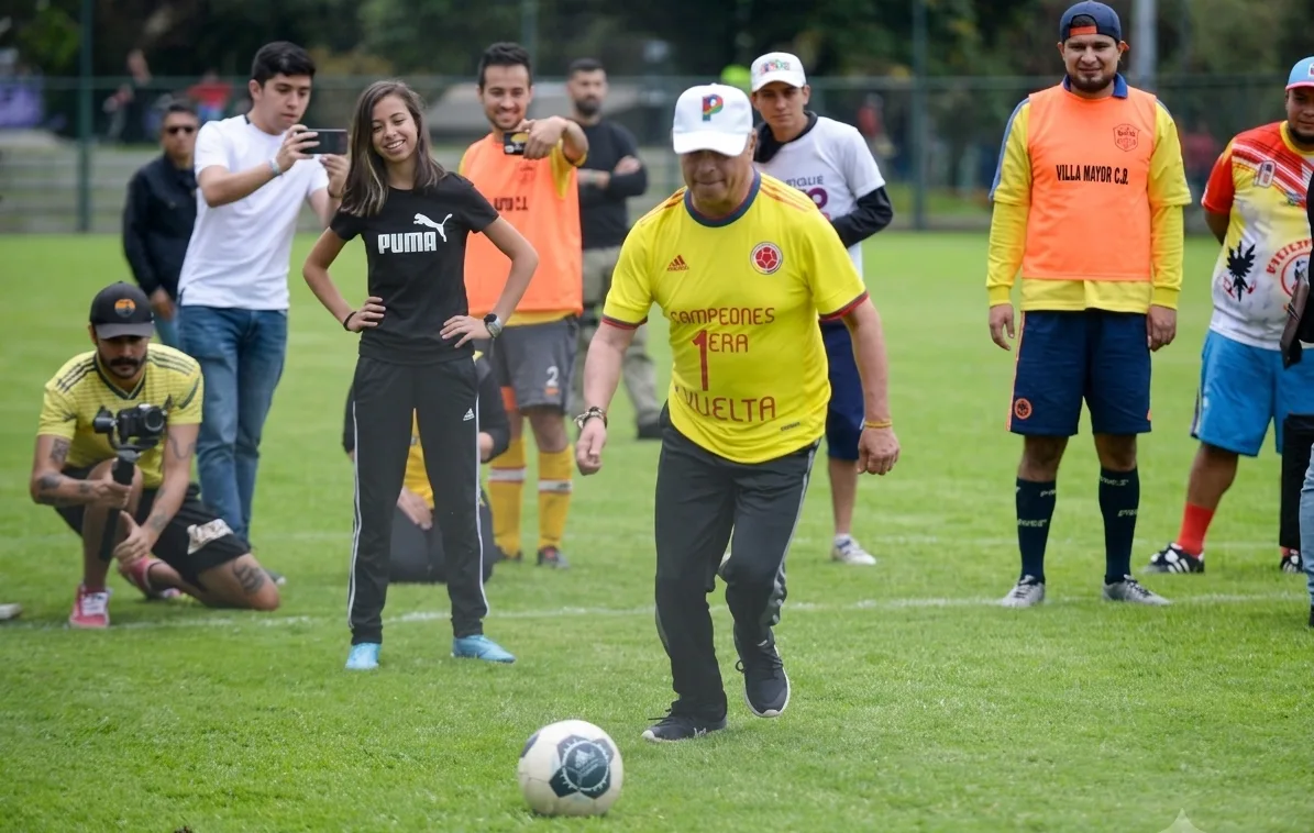 Antes de salir, Gobierno Petro quiere reformar el futbol colombiano: formalizar contratos, jornada de trabajo e igualdad de salarios entre mujeres y hombres