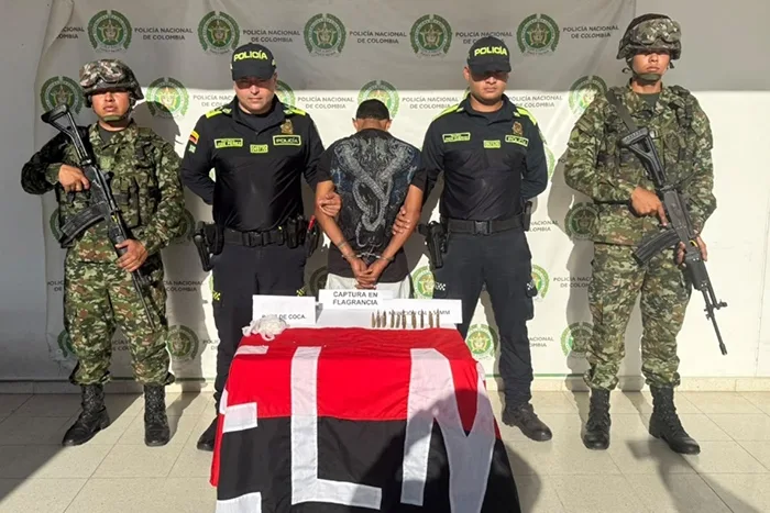 Hombre es capturado en Chiriguaná con droga, munición y bandera alusiva al ELN.