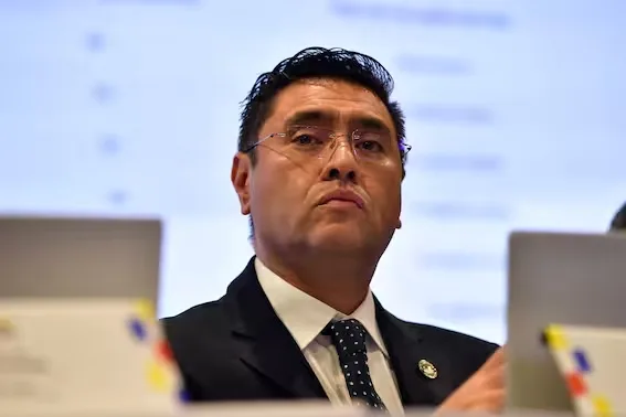 Cristian Quiroz renuncia a la Presidencia del CNE y Benjamín Ortiz asume el liderazgo del organismo electoral