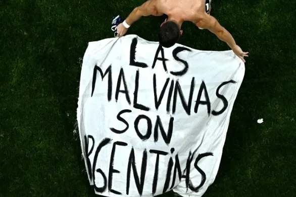 FIFA investiga a Argentina por pancarta sobre las Malvinas: esta sería la sanción que podría recibir antes de la final del Mundial