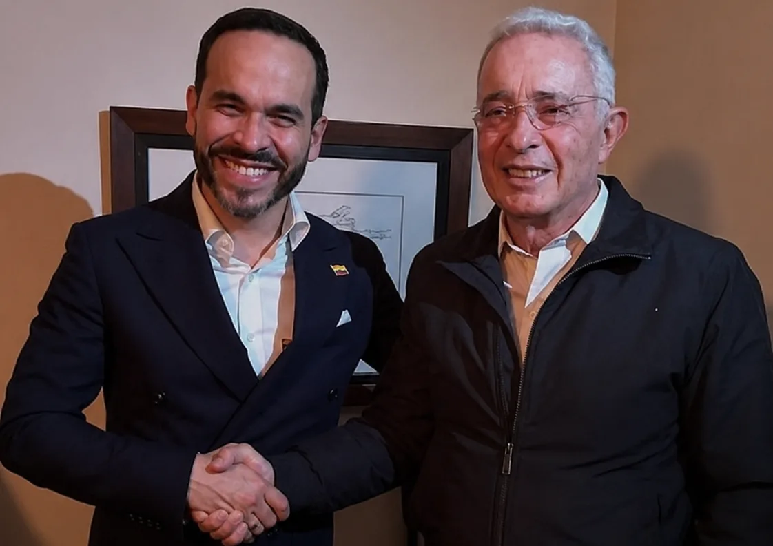 Duro poco el amor: Uribe marca distancia de De La Espriella y advierte que no permitirá que el Centro Democrático quede “arrinconado”