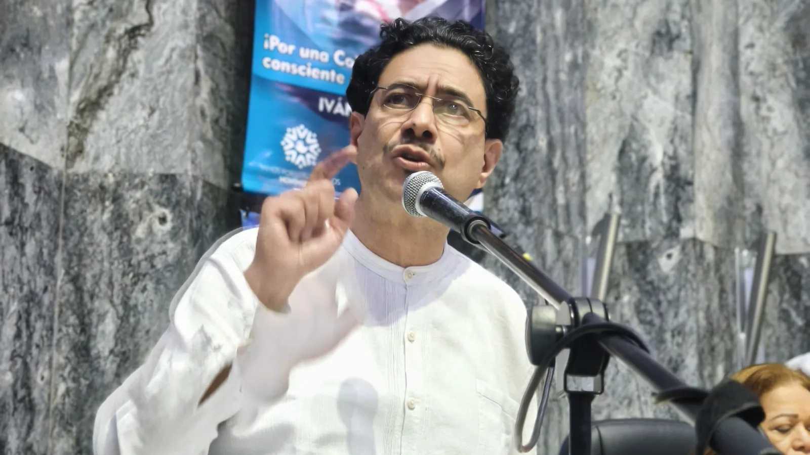 Iván Cepeda convoca movilización pacífica y anuncia oposición desde las calles y el Congreso
