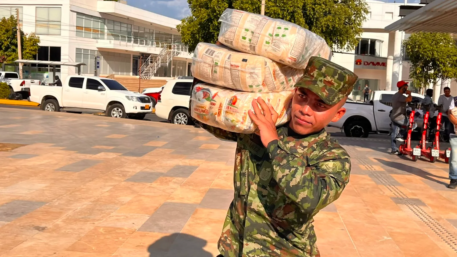 Batallón y Gobernación del Cesar lideran envío de casi 30 toneladas de ayudas a damnificados por el terremoto