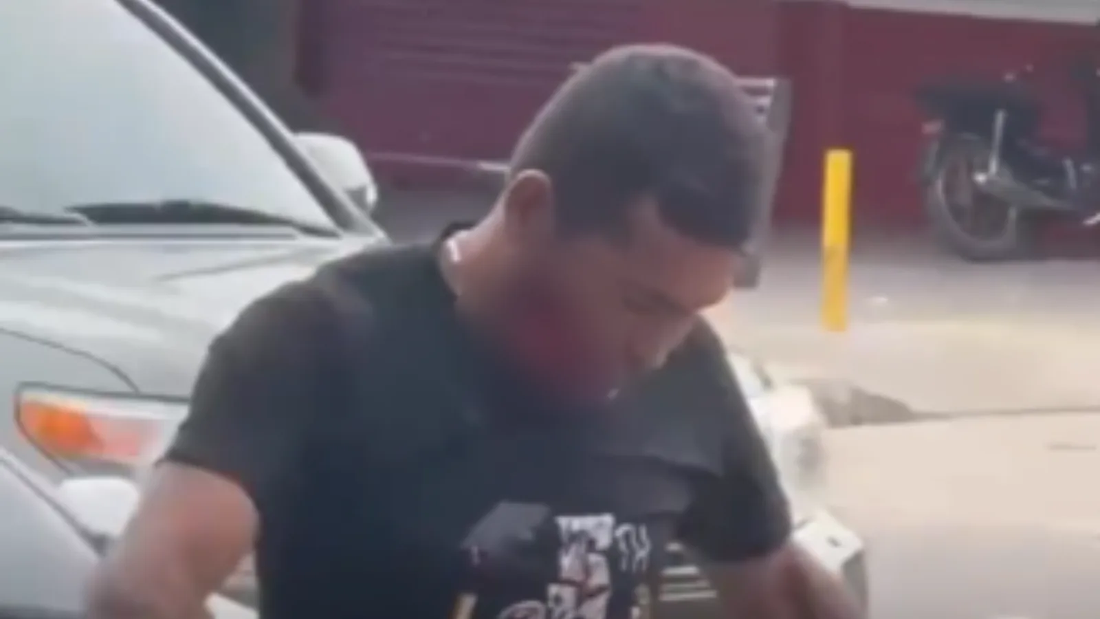 Riña en zona céntrica de La Paz deja a un hombre herido en el rostro.