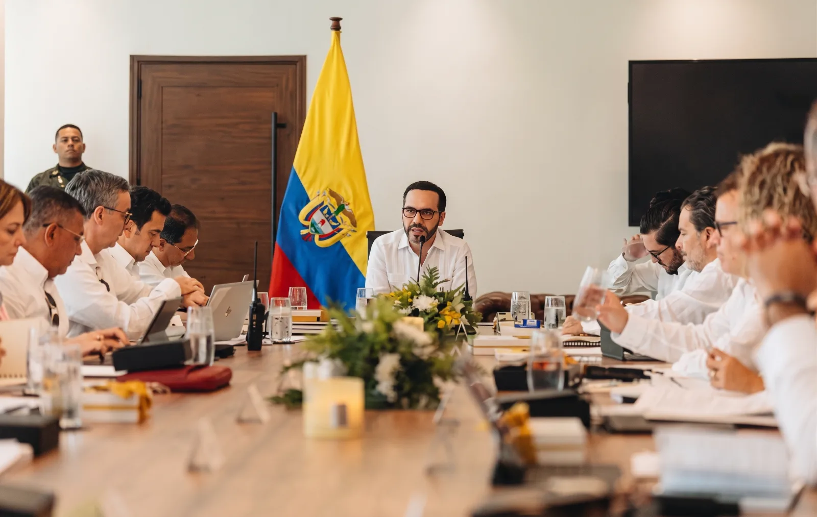 “Hay que romper la rosca”: De la Espriella ordena acabar con los negocios de unos pocos en la contratación estatal