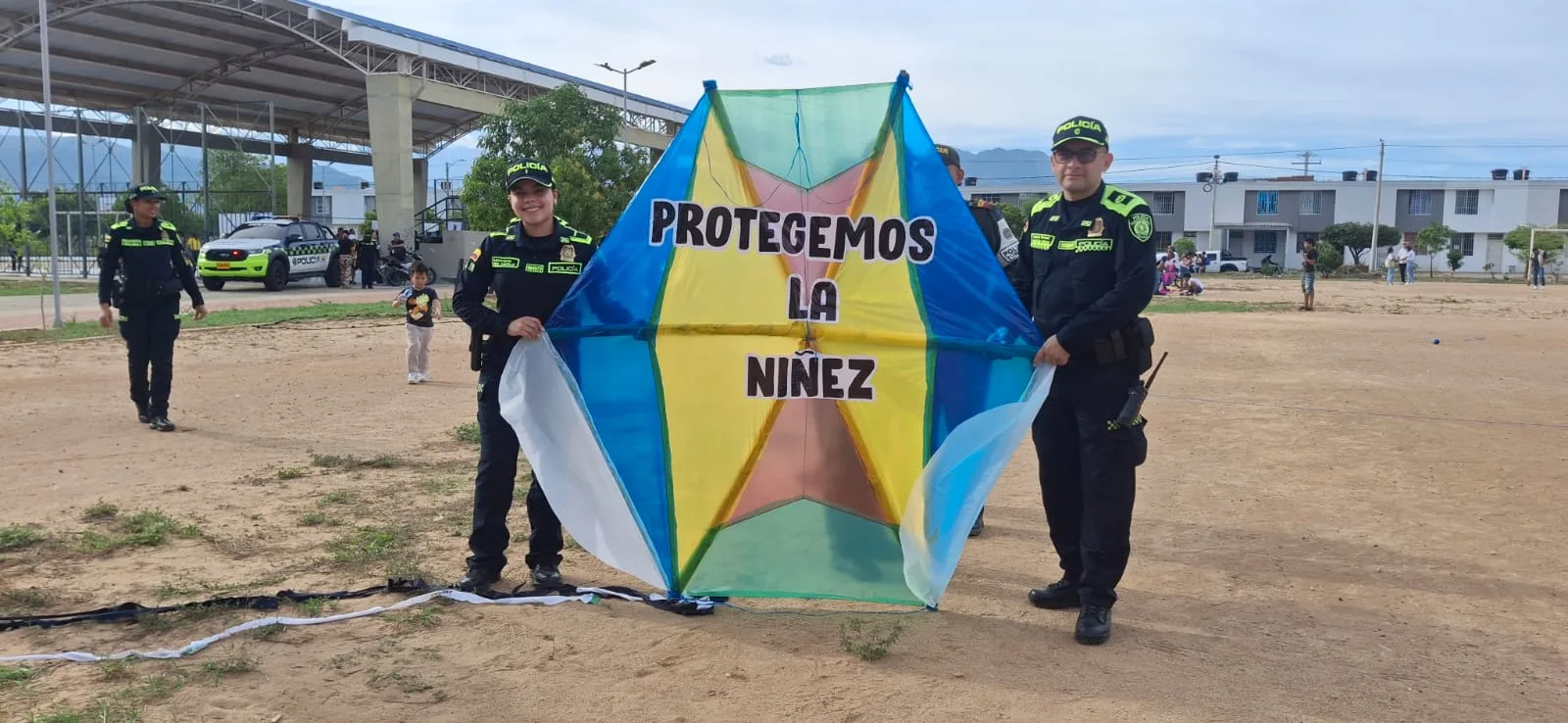 Cometas, juegos y recuperación de espacios: Policía llevó jornada de integración a Nando Marín