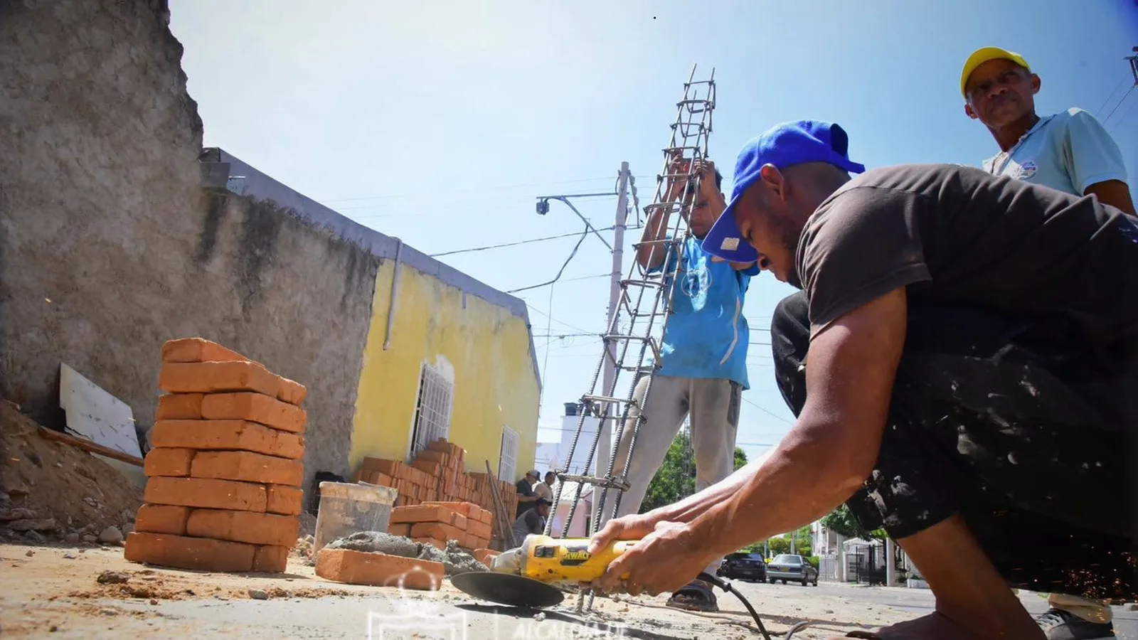 Demuelen construcción que ocupaba espacio público en el barrio El Obrero de Valledupar