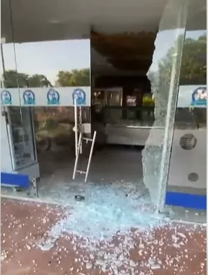 Riña en la avenida Sierra Nevada dejó daños en establecimientos comerciales de Valledupar