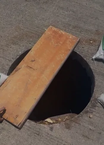 Denuncian alcantarilla abierta y sin señalización en la calle 44 con carrera 4