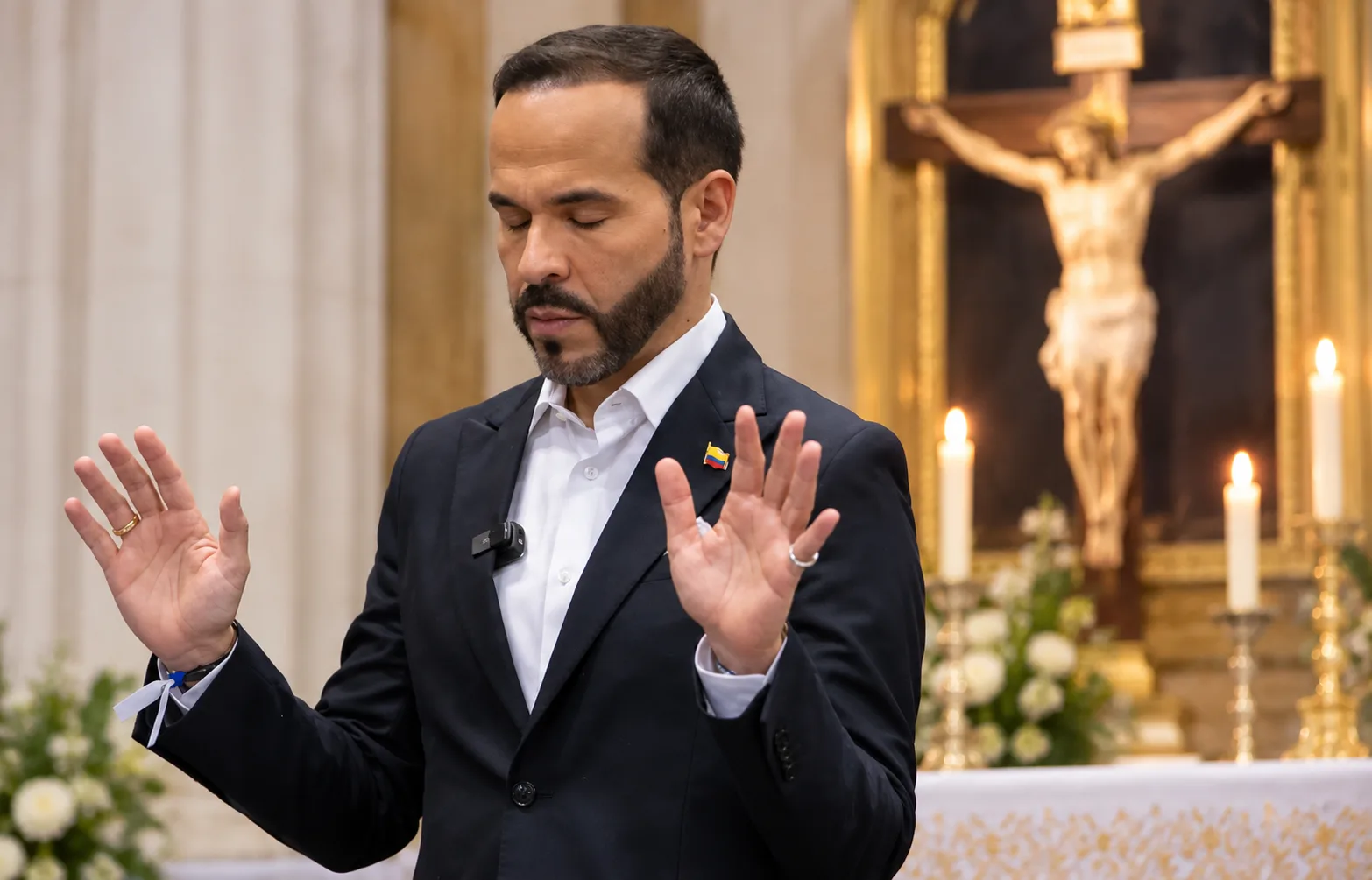 Juez ordena a Abelardo De La Espriella abstenerse de participar en actos religiosos como presidente