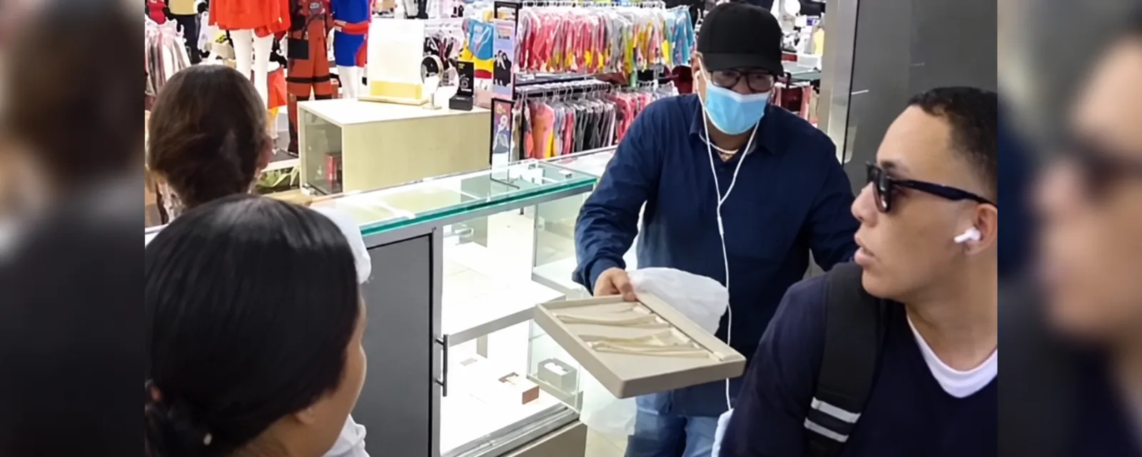 Dos hombres armados asaltaron una joyería dentro de un almacén en Aguachica
