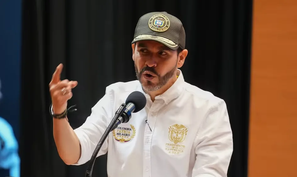 De la Espriella anuncia salida del comandante de la Policía de Santa Marta tras fuga de 41 detenidos
