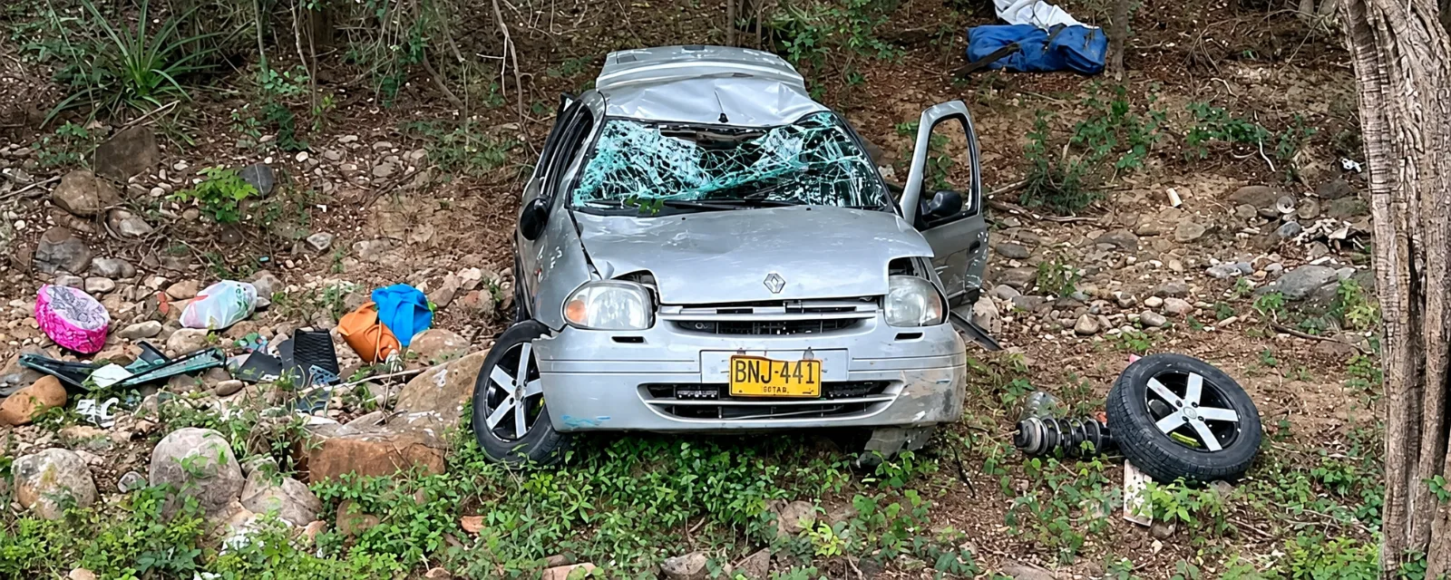 Familia que viajaba hacia Ocaña sufrió accidente en la vía Valledupar–San Juan del Cesar