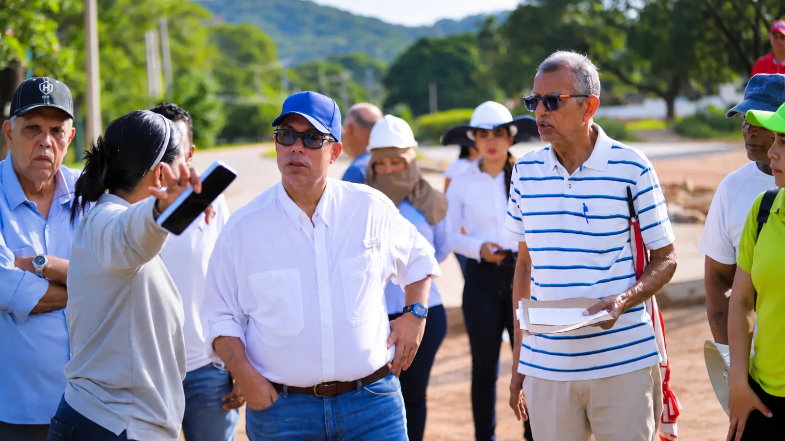 Alcalde de Valledupar exige acelerar pavimentación hacia Don Alberto y advierte sobre basuras en la zona