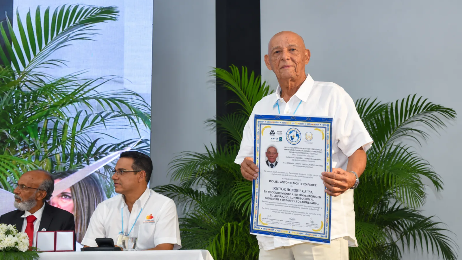 Isoliel Montero, una vida de liderazgo empresarial y compromiso social, recibe el Doctorado Honoris Causa